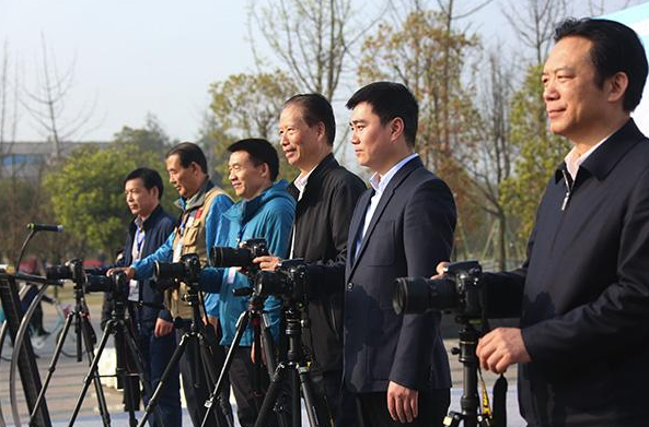 “《跨越鸭绿江》央视热播 戏骨岳红演绎英雄母亲”