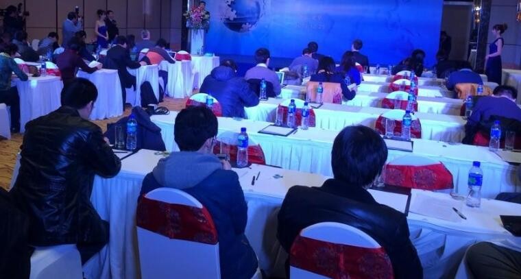 “黄景瑜陈燕妮《国旗之下》mv上线 献礼新中国成立71周年”