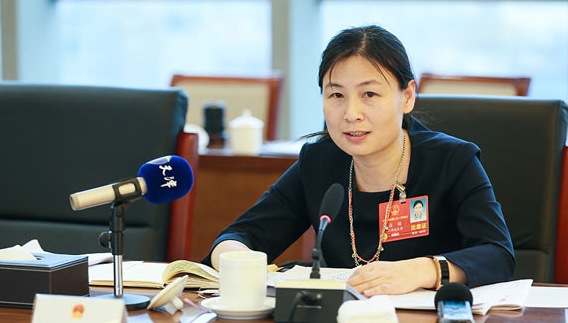 “《新生日记》第二季收官 刘璇“铁血教育”出圈虎妈形象引热议”