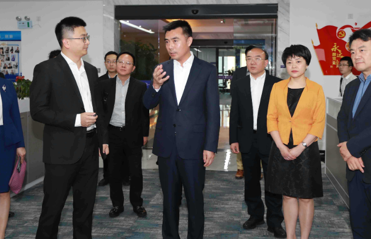 “《爱情的开关》甜蜜收官，赖雨濛用演技说话”