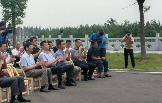 “杨诚诚一人分饰两角 在网剧《破茧》中完成了和自己飚戏”