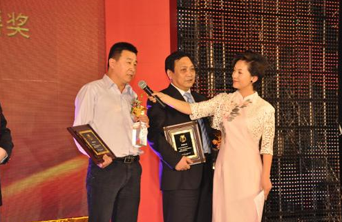 “《蓝莓孵化营》定档，李诞王祖蓝杨澜张萌聚焦网络的兴趣灵魂”