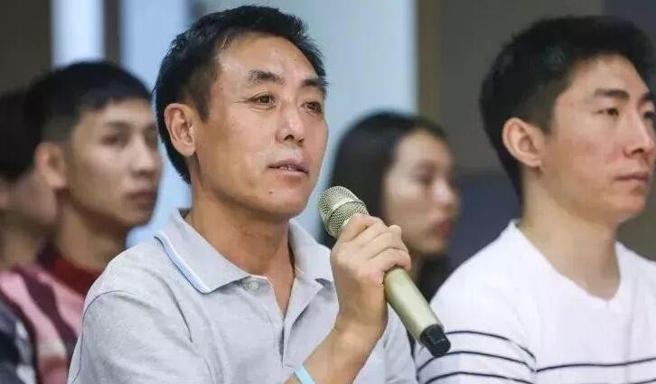 “与佛结缘 艺术家霍季民参与无锡灵山大佛垂成”