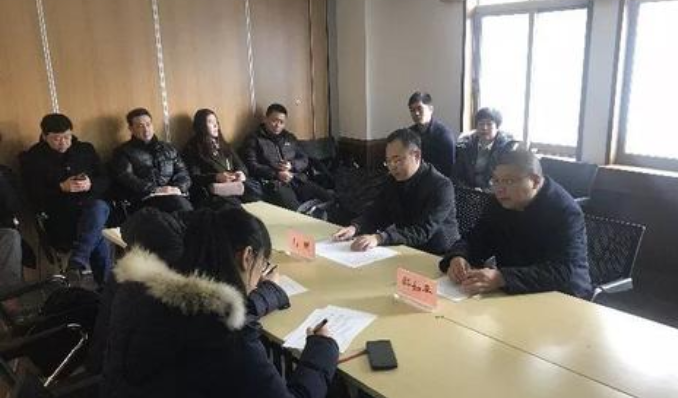 “于小彤《长相守》一人饰两角，造型大胆突破引起讨论”