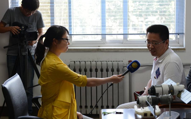 “黄景瑜陈燕妮《国旗之下》mv上线 献礼新中国成立71周年”