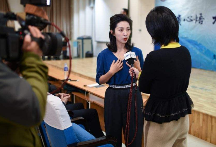 ““小棉袄”跨界实力再获肯定 张可盈斩获“年度新锐女艺人””